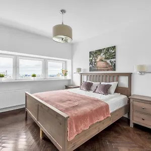 Apartament 23rd Floor 3br With Views Of, Warszawa